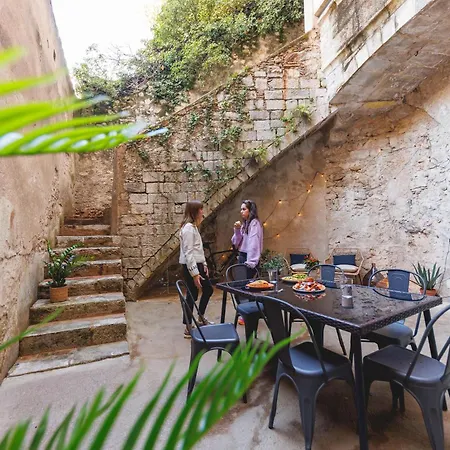 Bravissimo Llebre Duplex, With Patio Χιρόνα