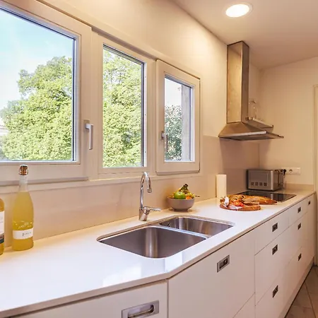 Bravissimo Llebre Duplex, With Patio Χιρόνα