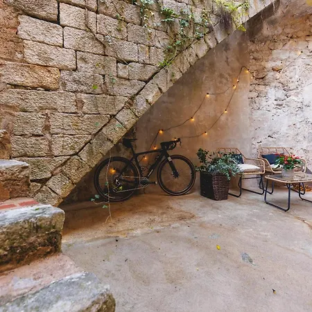 Bravissimo Llebre Duplex, With Patio Apartman