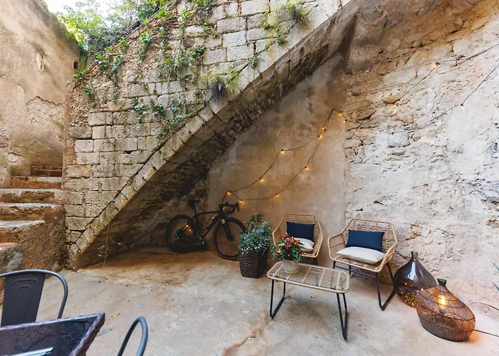 Bravissimo Llebre Duplex, With Patio * Girona